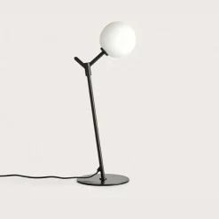 ATOM Hohe Tischleuchte in minimalistischem Design