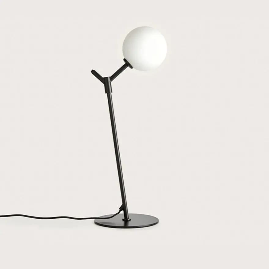 ATOM Hohe Tischleuchte in minimalistischem Design