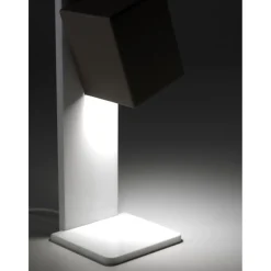 CUBIS Tischlampe mit schwenkbarer LED Lichtquelle