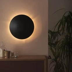 ECLIPSE Wandleuchte mit gewölbtem Metallschirm
