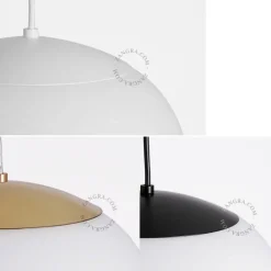 FIBY Hängeleuchte aus Messing - Kugelschirm opal