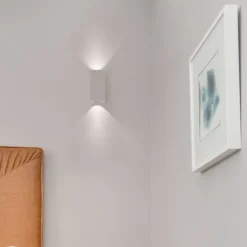 HUG SQ TWO Wandspot aus keramischen Material