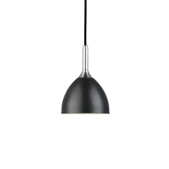Kleine skandinavische Pendelleuchte mit Metallschirm