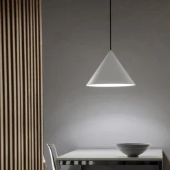 KONKO LIGHT Farbige Pendelleuchte in Kegelform