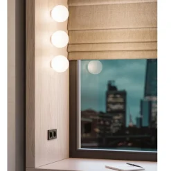 LUNAR Italienische Wandleuchte mit Opalkugel