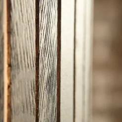 LUZ OCULTA WOOD Besondere Tischleuchte mit Holzverblendung