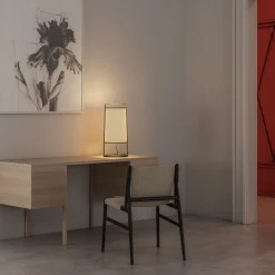 MACAO Schlichte Tischleuchte mit Stoffschirm in Weiß oder Beige mit schwarzem Netz