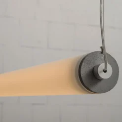 MUDEST Lange LED Hängeleuchte aus Beton
