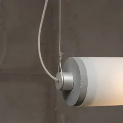 MUDEST Lange LED Hängeleuchte aus Beton