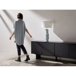 NOA Moderne Tischleuchte mit buntem Glas-Fuß
