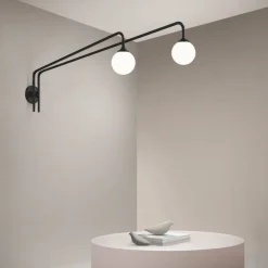 SAN BABILA Wandlampe mit zwei langen Auslegern