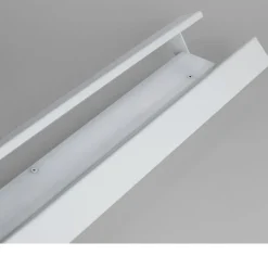 SESAMO Lange Wandleuchte mit verstellbarer Blende