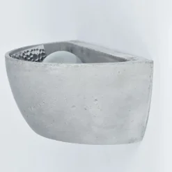 SOFFA Halbrunde Wandleuchte aus Leichtbeton