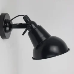 STUDIO Wandleuchte aus Metall mit Gelenk