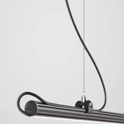SUSPENDED SYSTEM Modulares Leuchtensystem mit vier verschiedenen Lichtquellen