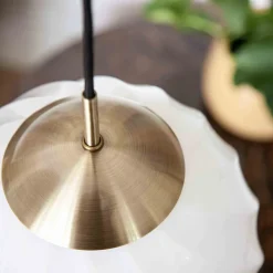SWING I Nostalgische Pendelleuchte mit Opalglas