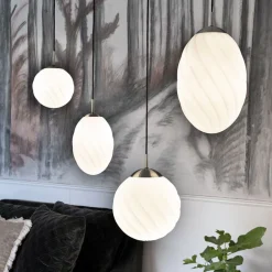 SWING I Nostalgische Pendelleuchte mit Opalglas