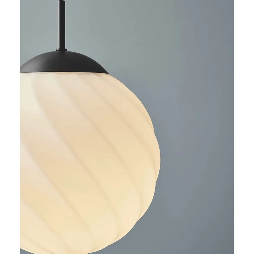 SWING Nostalgische Pendelleuchte mit Opalglas