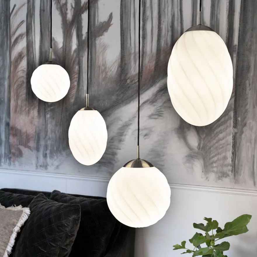 SWING Nostalgische Pendelleuchte mit Opalglas